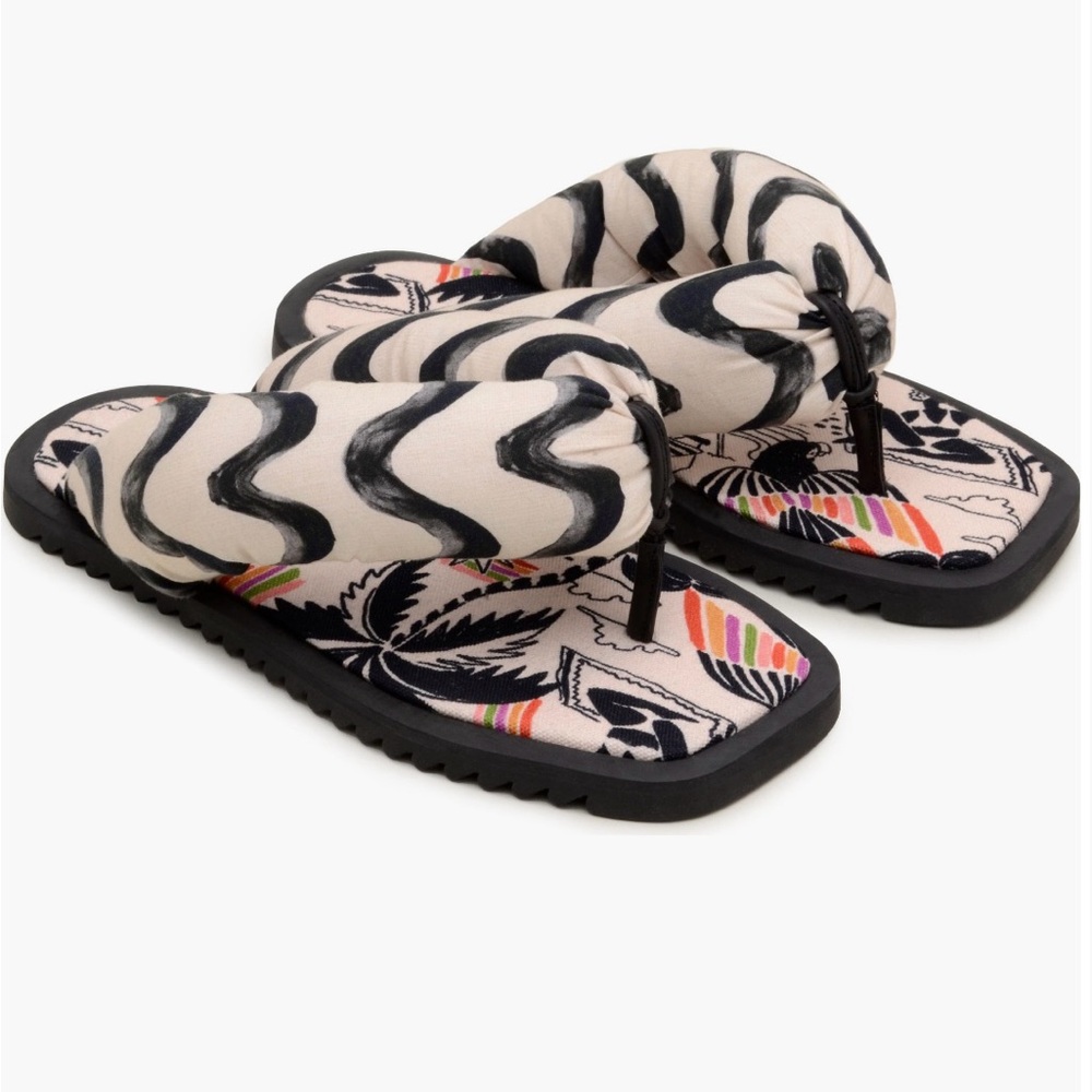 NWT! FARM RIO STRIPPED PUFFY FLIP FLOPS
